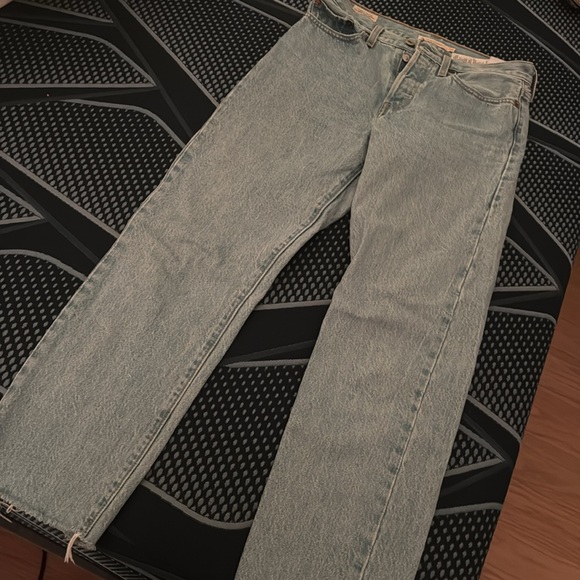 Levi’s Straight Leg Light wash Jeans - Picture 2 of 5